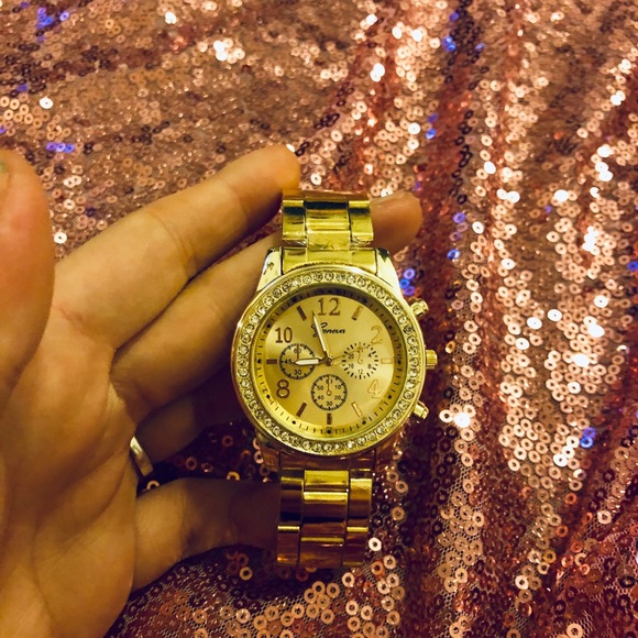 🌟Quartz Gold Plated Watch🌟 - Picture 5 of 7